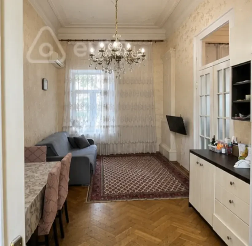 Kirayə verilir 2 otaqlı köhnə tikili 55 m²