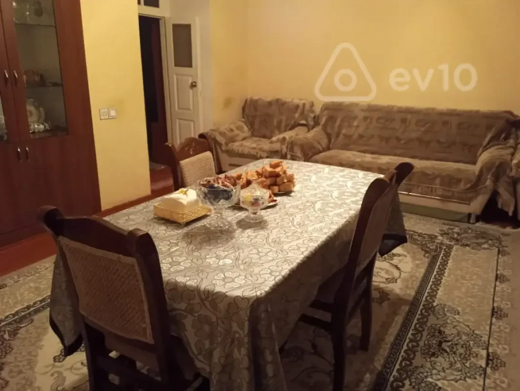 Satılır 5 otaqlı köhnə tikili 100 m²