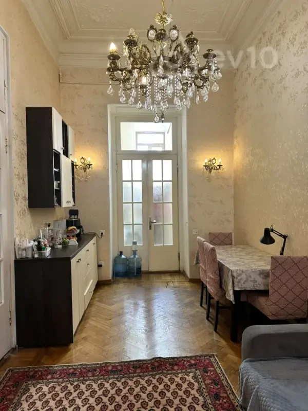 Kirayə verilir 2 otaqlı köhnə tikili 50 m²