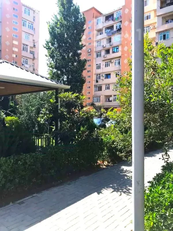 Satılır 1 otaqlı köhnə tikili 45 m²