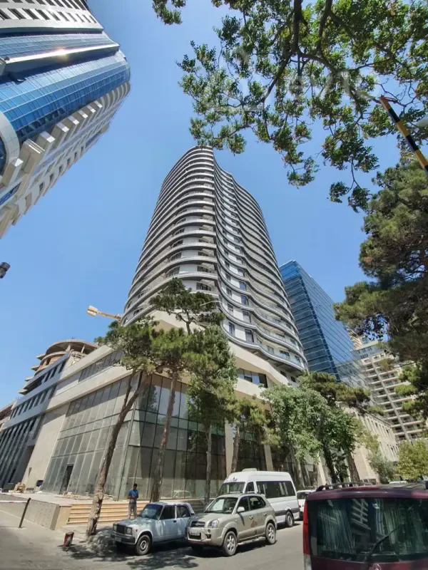 Kirayə verilir 3 otaqlı yeni tikili 135 m²