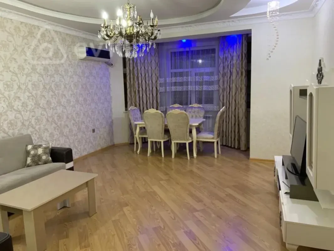 Kirayə verilir 3 otaqlı yeni tikili 120 m²