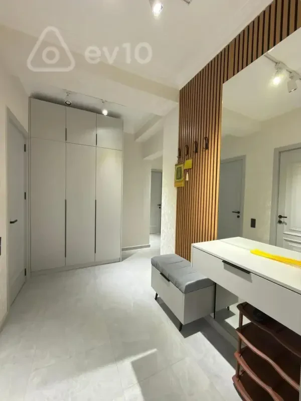 Kirayə verilir 2 otaqlı yeni tikili 85 m²