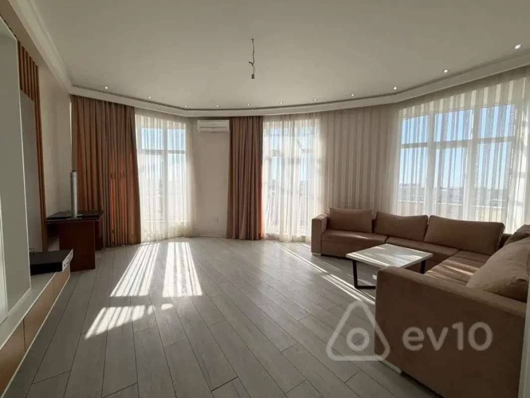Satılır 3 otaqlı yeni tikili 145 m²