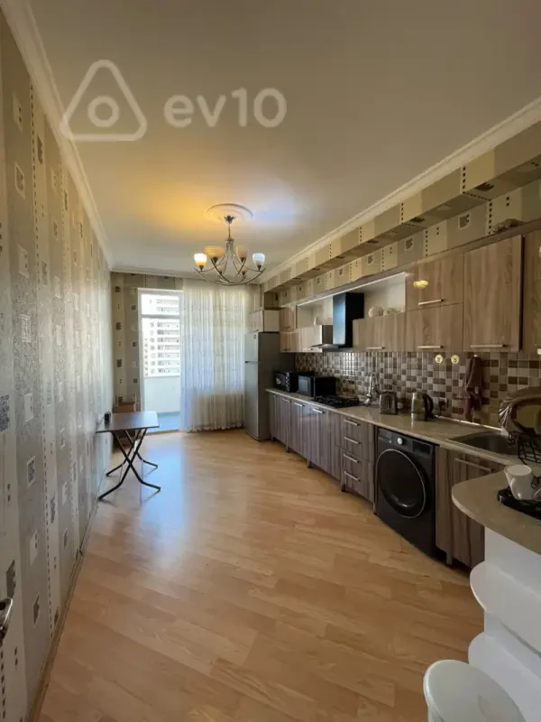 Kirayə verilir 3 otaqlı yeni tikili 140 m²