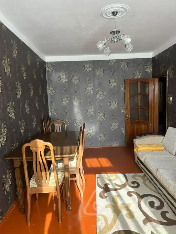 Kirayə verilir 2 otaqlı köhnə tikili 50 m²