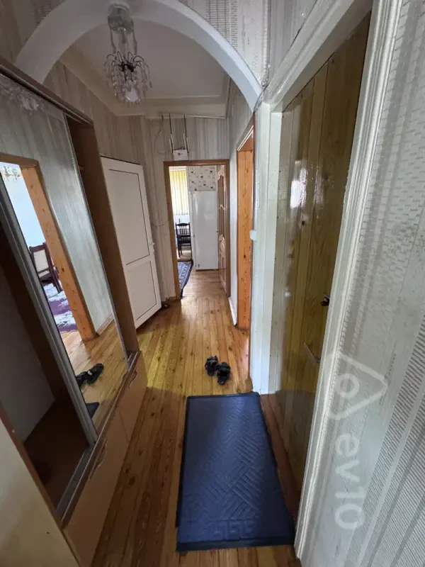 Kirayə verilir 2 otaqlı köhnə tikili 55 m²