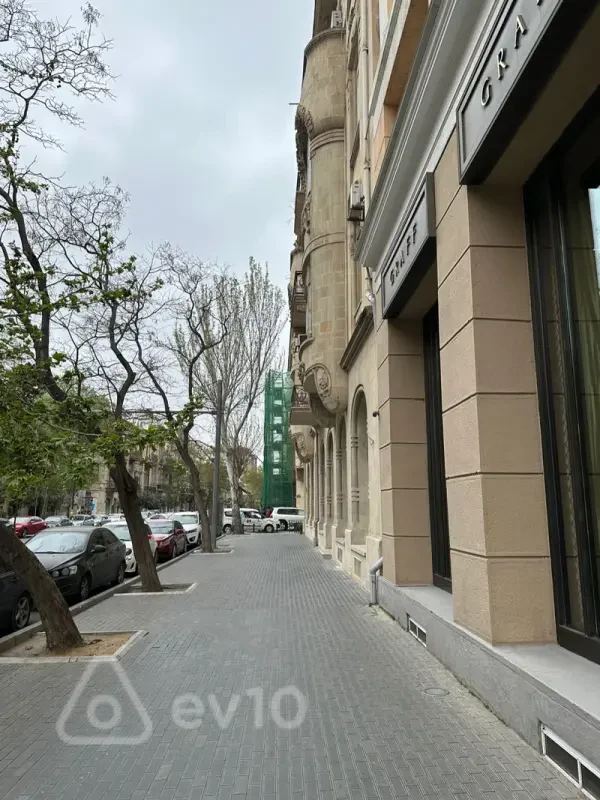 Satılır 3 otaqlı köhnə tikili 120 m²