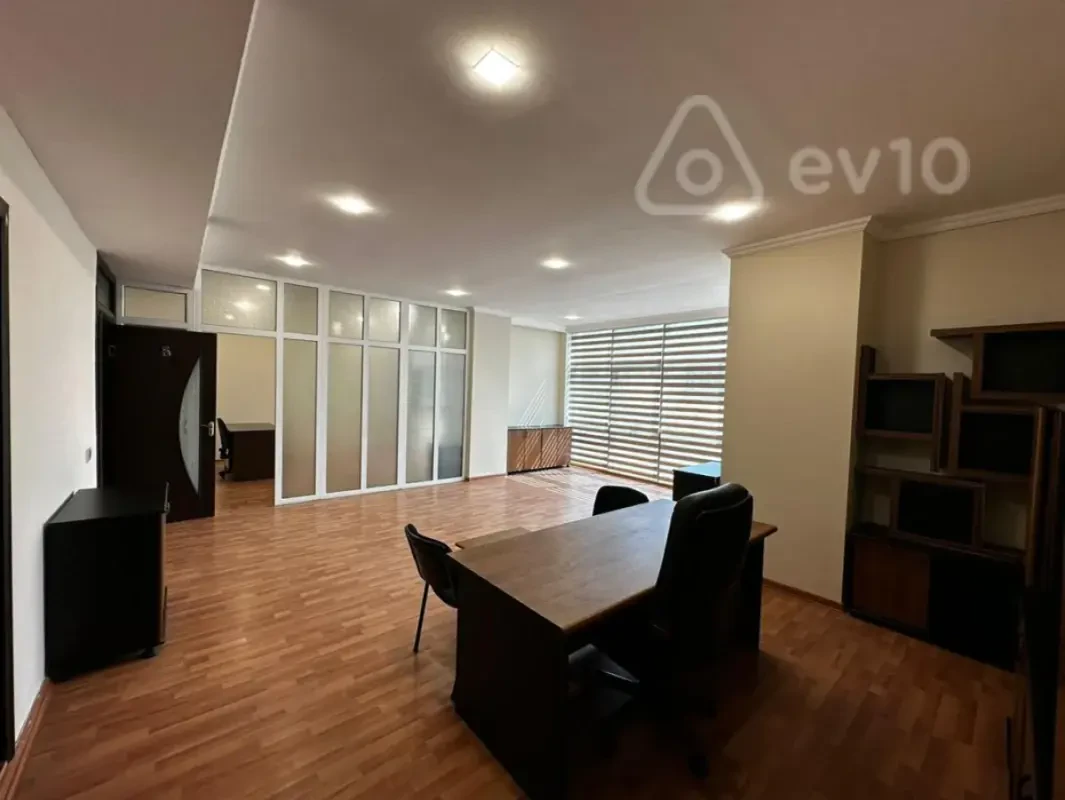 Kirayə verilir 9 otaqlı ofis 330 m²