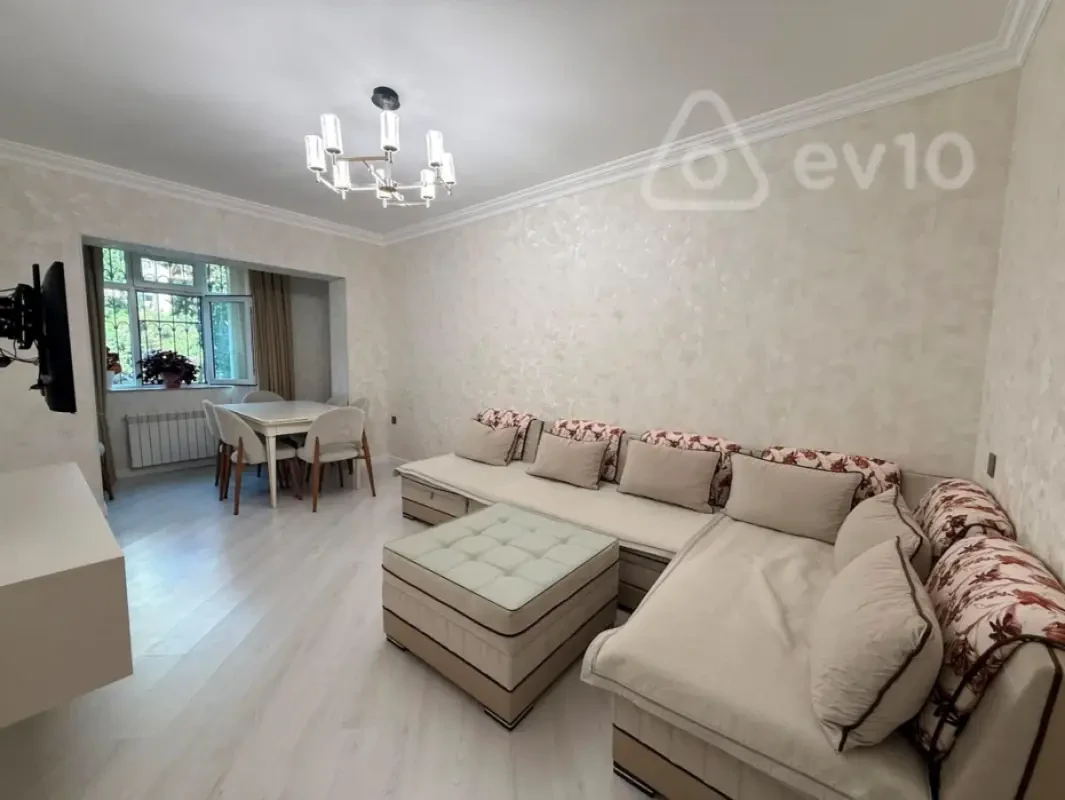 Satılır 4 otaqlı köhnə tikili 100 m²