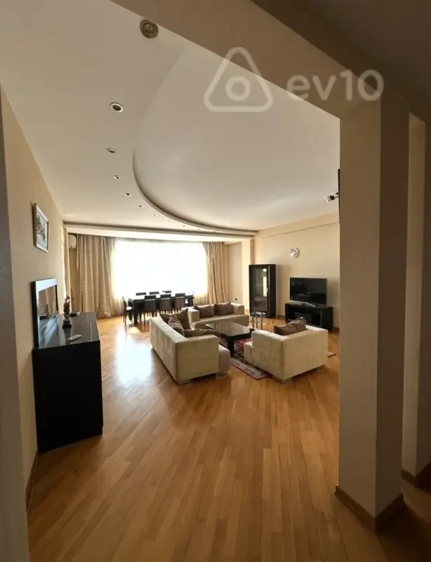 Kirayə verilir 4 otaqlı yeni tikili 200 m²