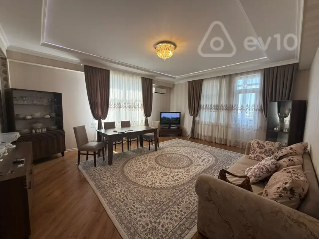 Satılır 3 otaqlı yeni tikili 130 m²