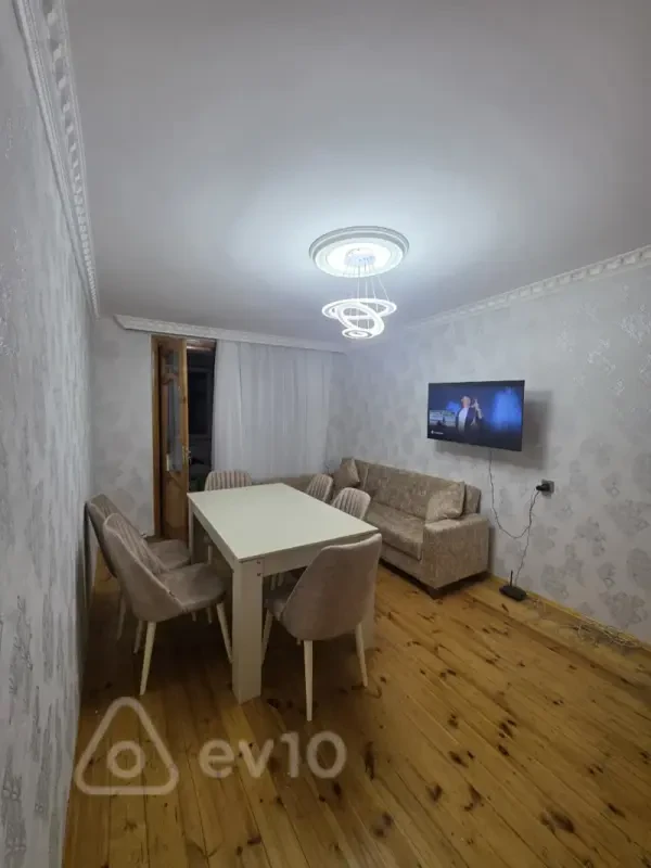 Kirayə verilir 2 otaqlı köhnə tikili 65 m²