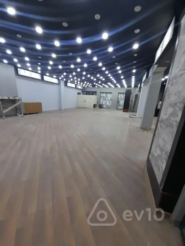 Kirayə verilir mənzil 260 m²