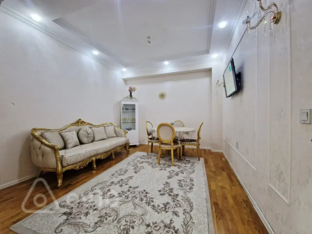 Kirayə verilir 3 otaqlı yeni tikili 800 m²