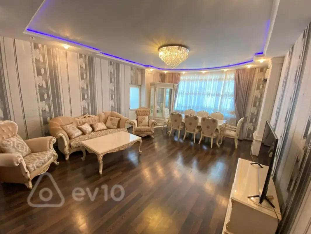 Kirayə verilir 3 otaqlı yeni tikili 130 m²