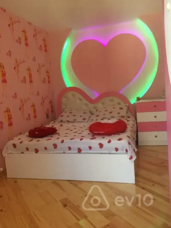 Kirayə verilir 5 otaqlı yeni tikili 150 m²