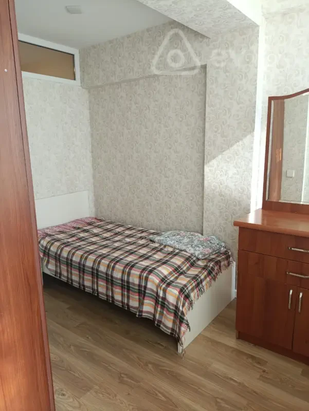 Kirayə verilir 3 otaqlı köhnə tikili 60 m²
