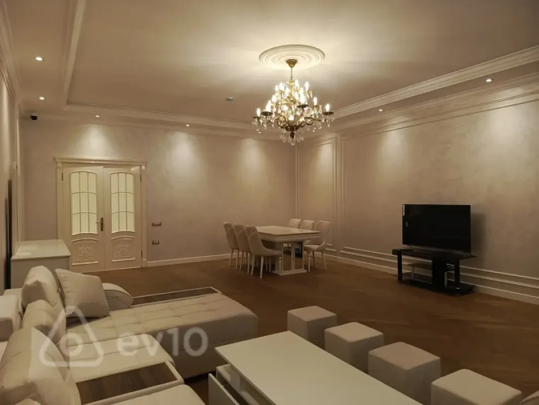 Kirayə verilir 3 otaqlı yeni tikili 170 m²