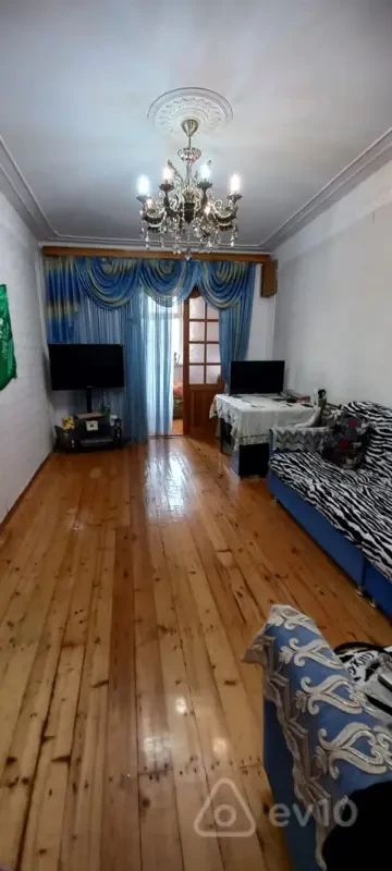 Kirayə verilir 2 otaqlı köhnə tikili 60 m²