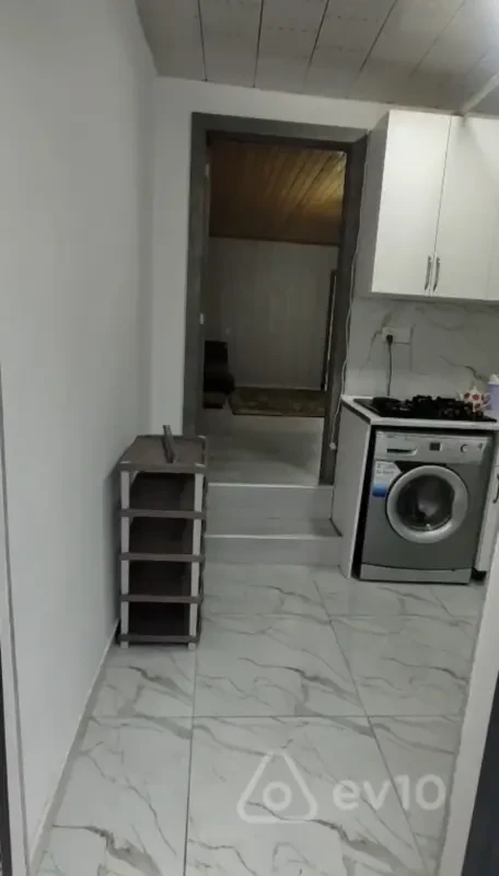 Kirayə verilir 2 otaqlı köhnə tikili 70 m²