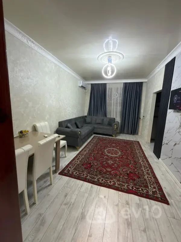 Kirayə verilir 2 otaqlı köhnə tikili 65 m²