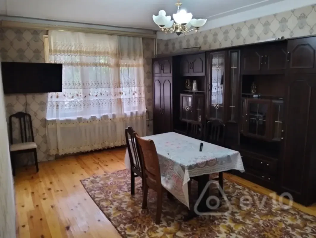 Kirayə verilir 3 otaqlı köhnə tikili 80 m²