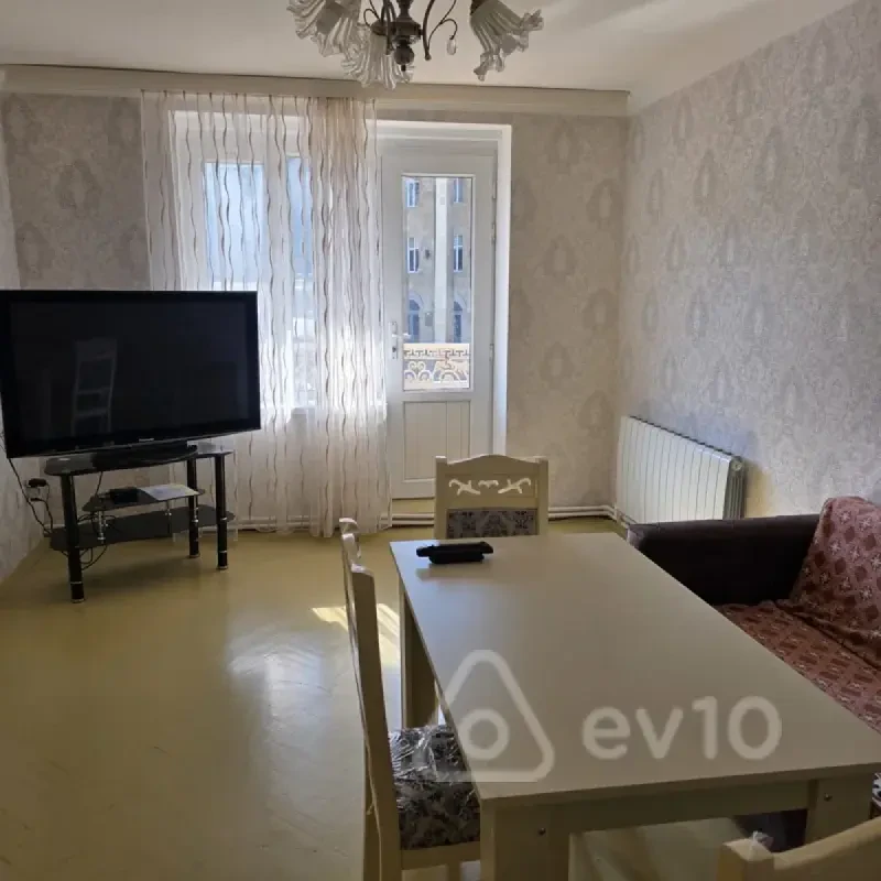 Satılır 3 otaqlı köhnə tikili 75 m²