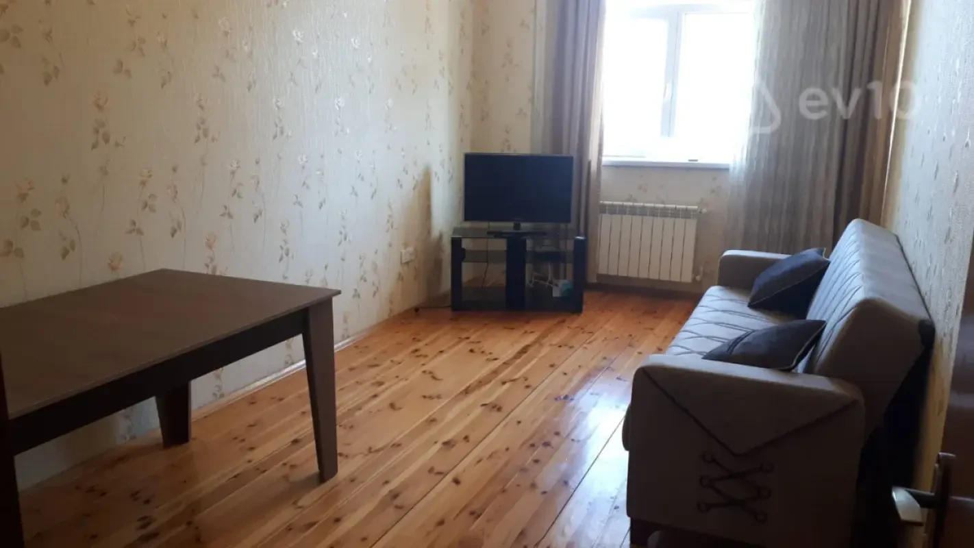 Kirayə verilir 3 otaqlı yeni tikili 95 m²