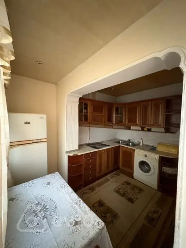 Kirayə verilir 2 otaqlı köhnə tikili 80 m²