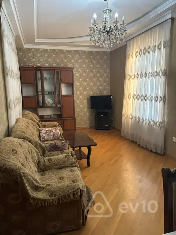 Kirayə verilir 3 otaqlı köhnə tikili 85 m²