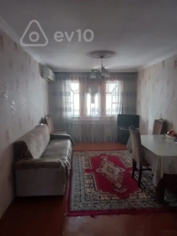 Kirayə verilir 2 otaqlı köhnə tikili 70 m²