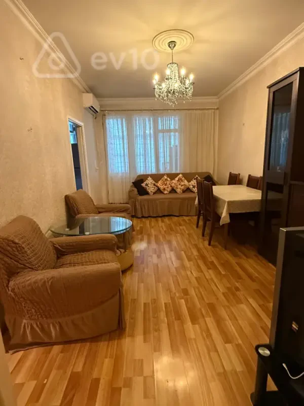 Kirayə verilir 2 otaqlı köhnə tikili 50 m²