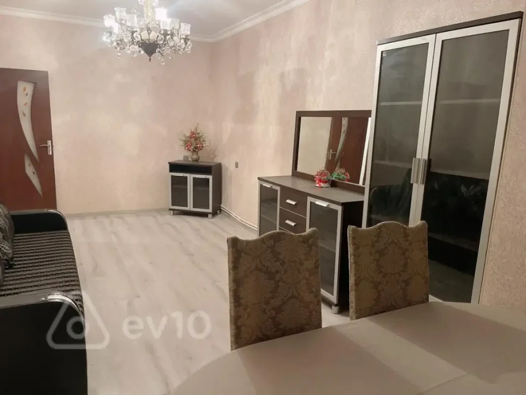 Satılır 3 otaqlı köhnə tikili 70 m²