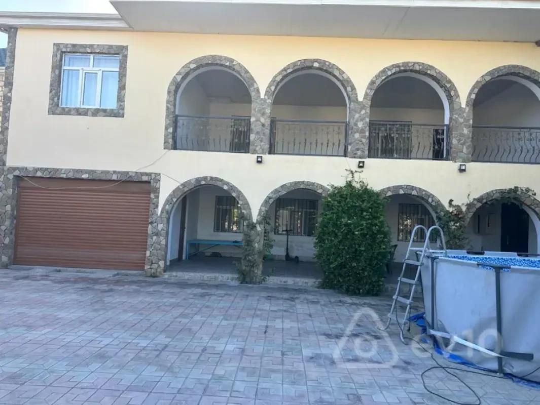 Satılır 9 otaqlı həyət evi 600 m²