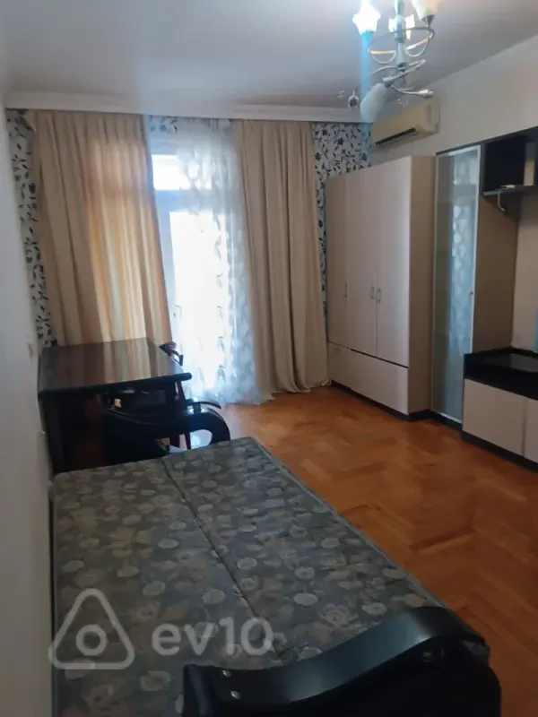 Kirayə verilir 2 otaqlı köhnə tikili 55 m²
