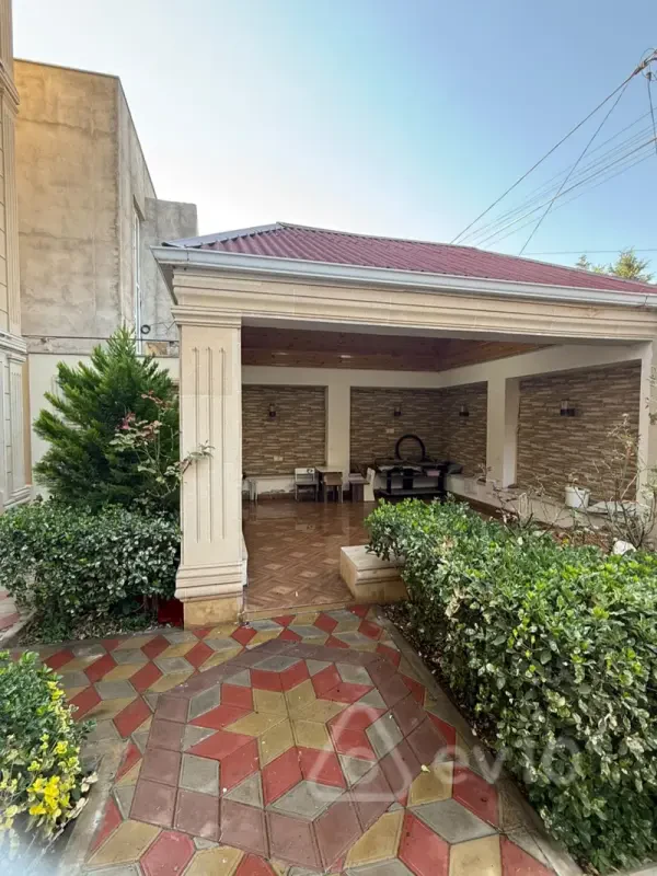 Kirayə verilir 7 otaqlı həyət evi 300 m²