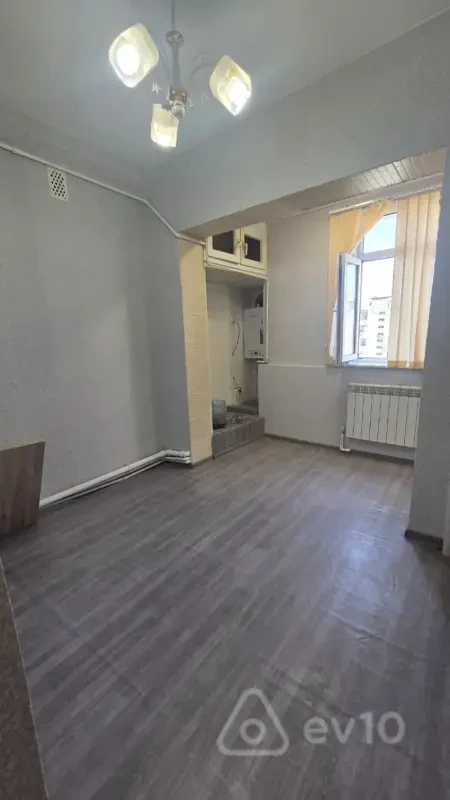 Kirayə verilir 2 otaqlı köhnə tikili 45 m²
