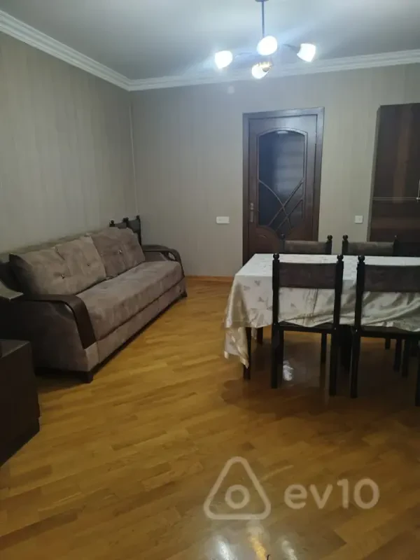 Kirayə verilir 2 otaqlı köhnə tikili 60 m²