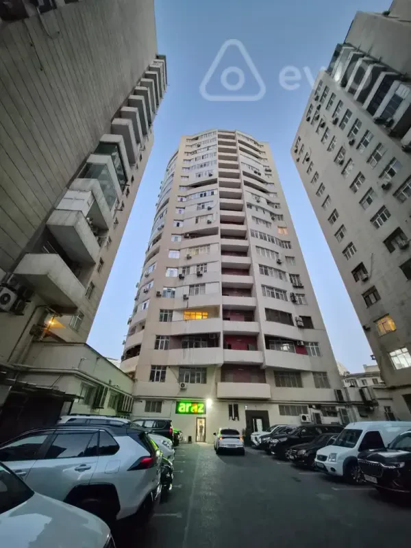 Satılır 3 otaqlı yeni tikili 135 m²