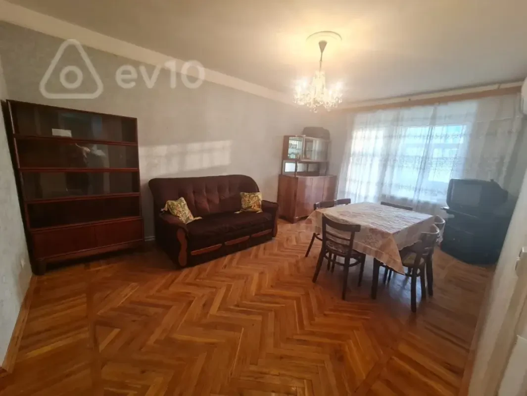 Kirayə verilir 2 otaqlı köhnə tikili 55 m²