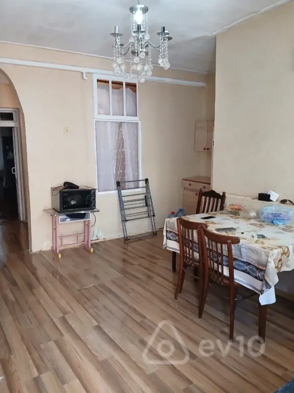 Kirayə verilir 2 otaqlı köhnə tikili 70 m²