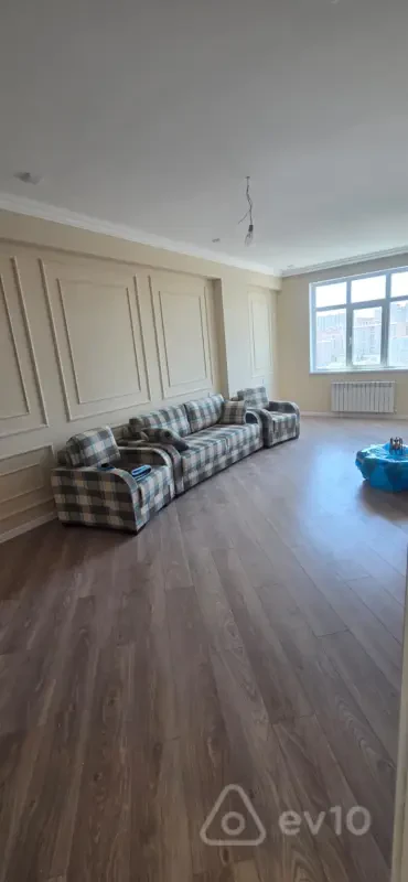 Kirayə verilir 3 otaqlı yeni tikili 150 m²