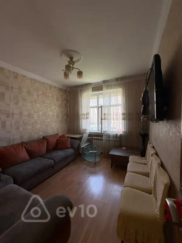 Kirayə verilir 2 otaqlı köhnə tikili 65 m²