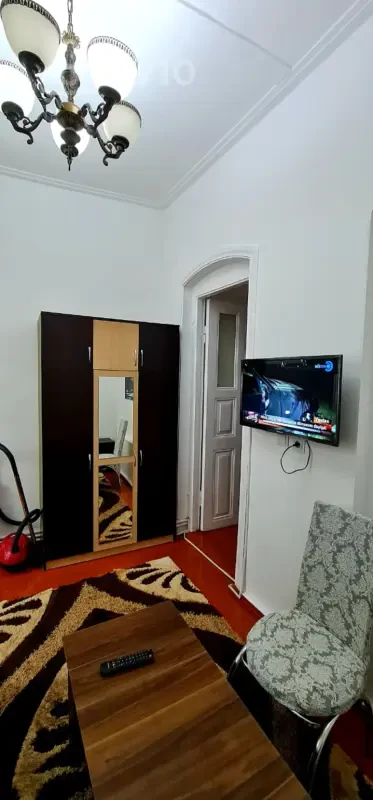 Kirayə verilir 2 otaqlı köhnə tikili 50 m²