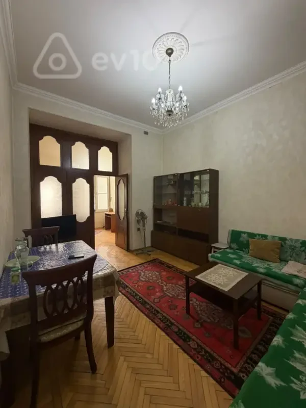 Kirayə verilir 2 otaqlı köhnə tikili 55 m²