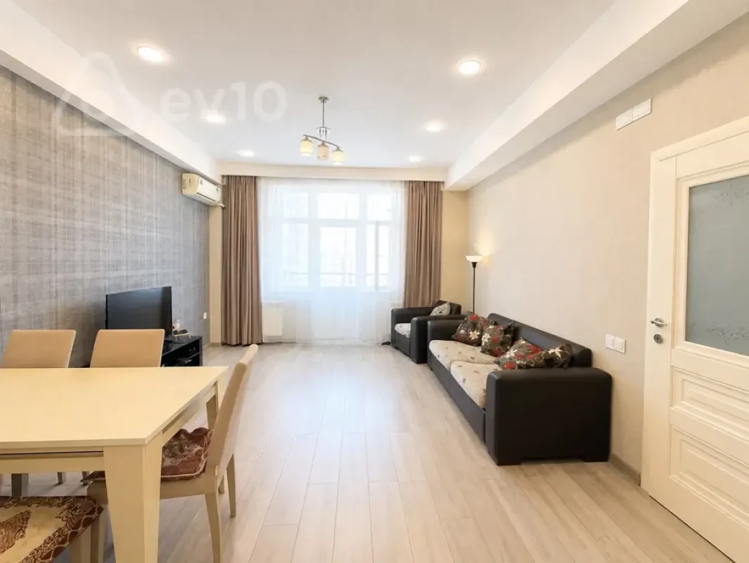 Kirayə verilir 2 otaqlı yeni tikili 70 m²