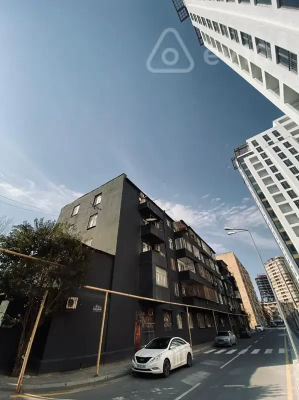 Kirayə verilir 2 otaqlı köhnə tikili 60 m²