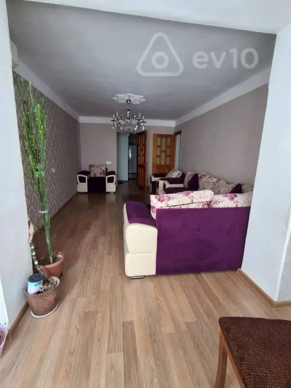 Kirayə verilir 2 otaqlı köhnə tikili 53 m²
