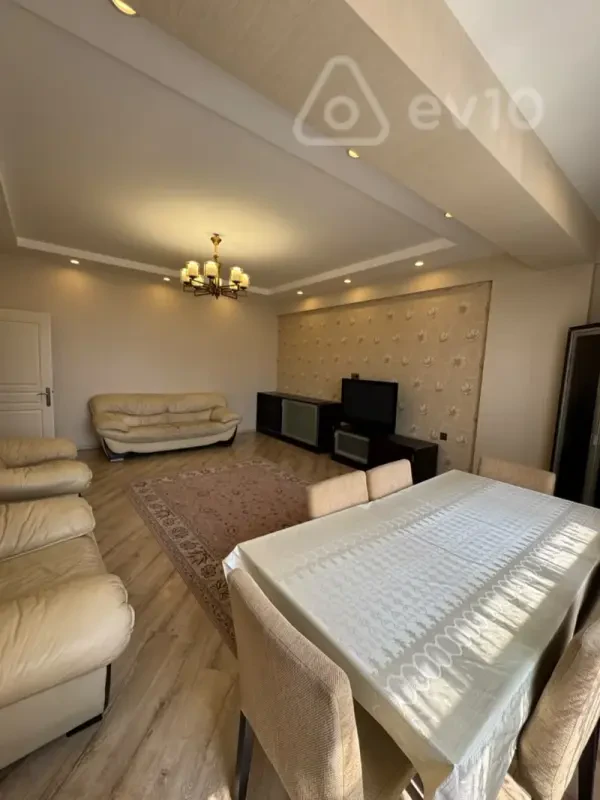 Kirayə verilir 3 otaqlı yeni tikili 135 m²